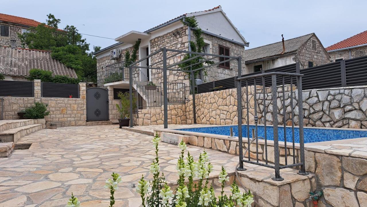 Apartments Tomina Donje Selo na Šolti Exterior foto